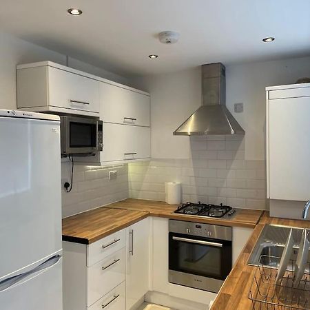 Entire Ground Floor Apartment In Watford Watford  Bagian luar foto