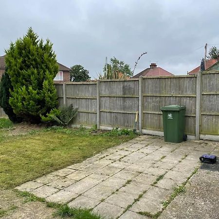 Entire Ground Floor Apartment In Watford Watford  Bagian luar foto