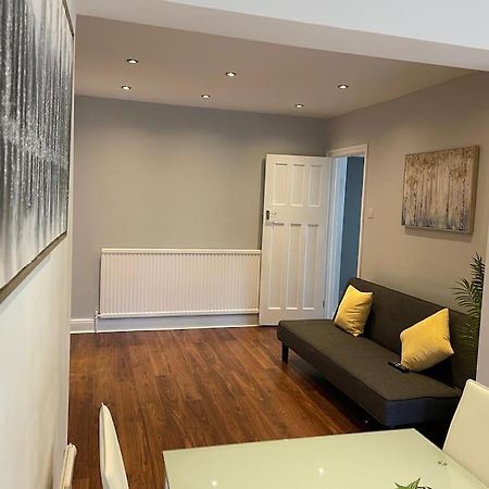 Entire Ground Floor Apartment In Watford Watford  Bagian luar foto