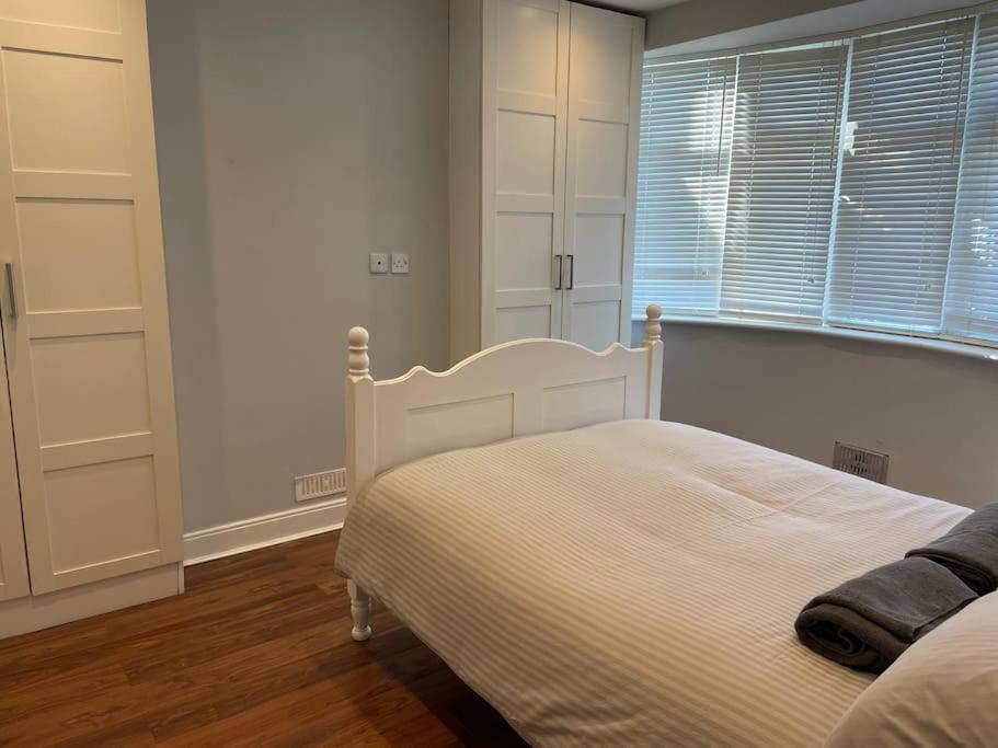Entire Ground Floor Apartment In Watford Watford  Bagian luar foto