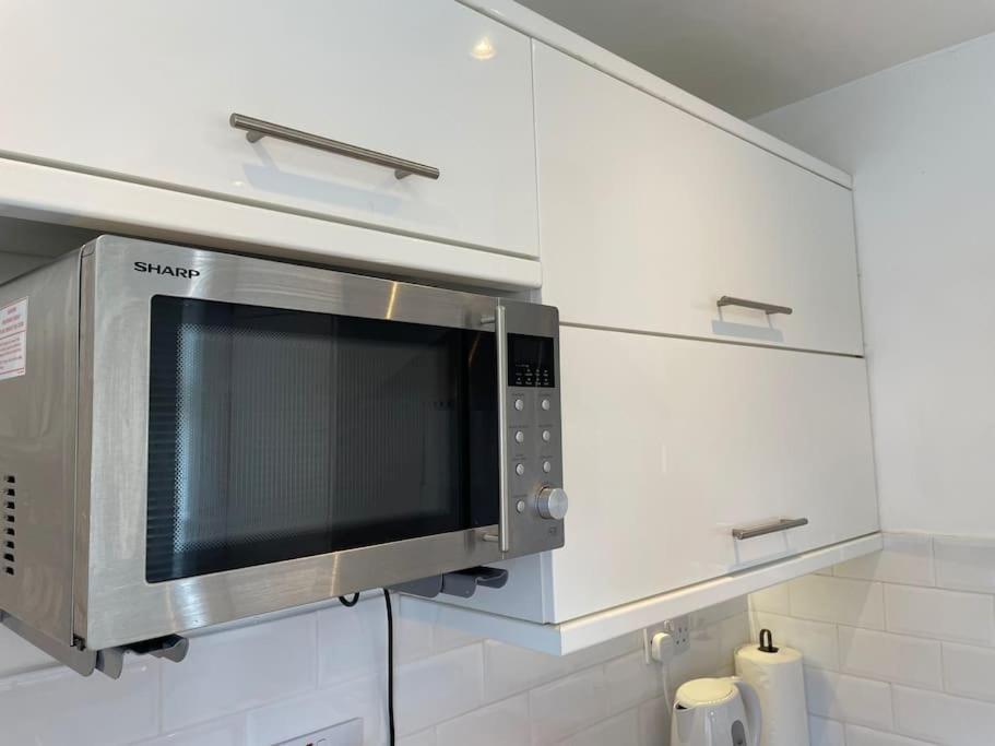 Entire Ground Floor Apartment In Watford Watford  Bagian luar foto