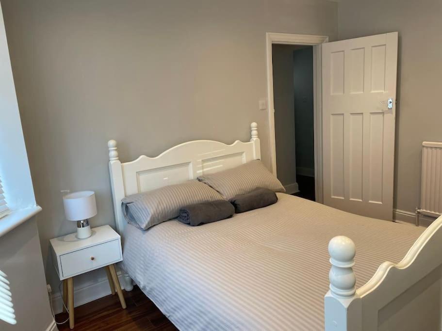 Entire Ground Floor Apartment In Watford Watford  Bagian luar foto
